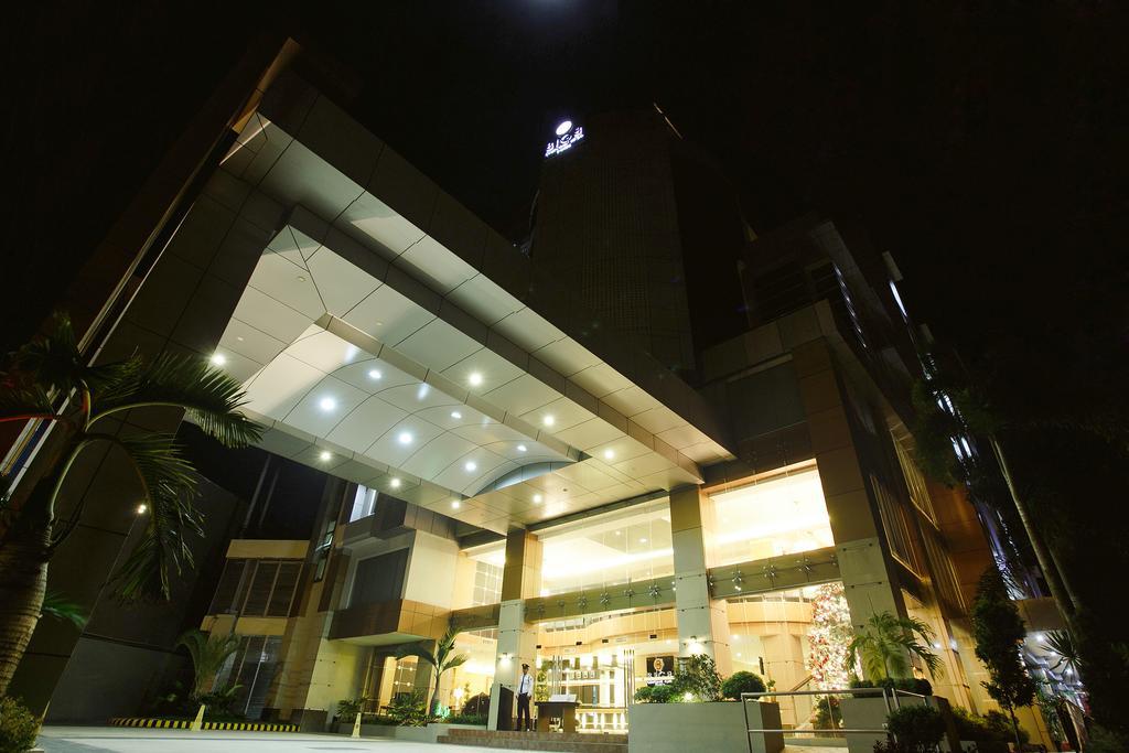 Big 8 Corporate Hotel Tagum Eksteriør billede