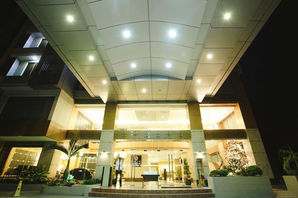 Big 8 Corporate Hotel Tagum Eksteriør billede