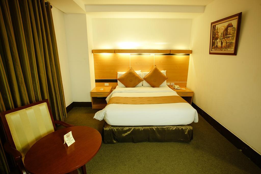 Big 8 Corporate Hotel Tagum Eksteriør billede