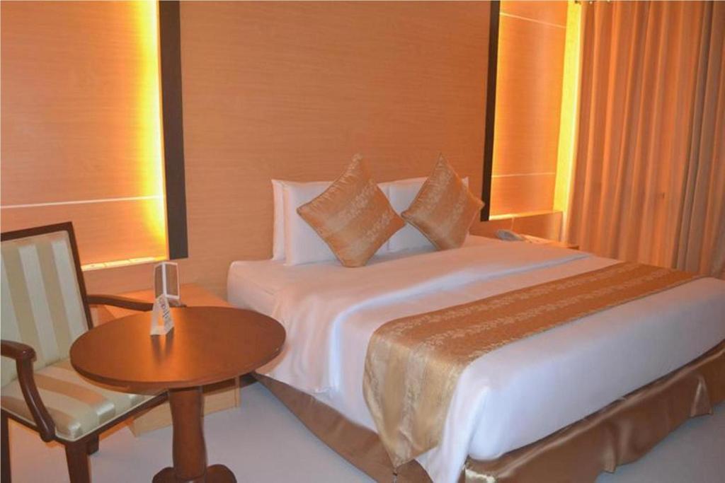 Big 8 Corporate Hotel Tagum Eksteriør billede